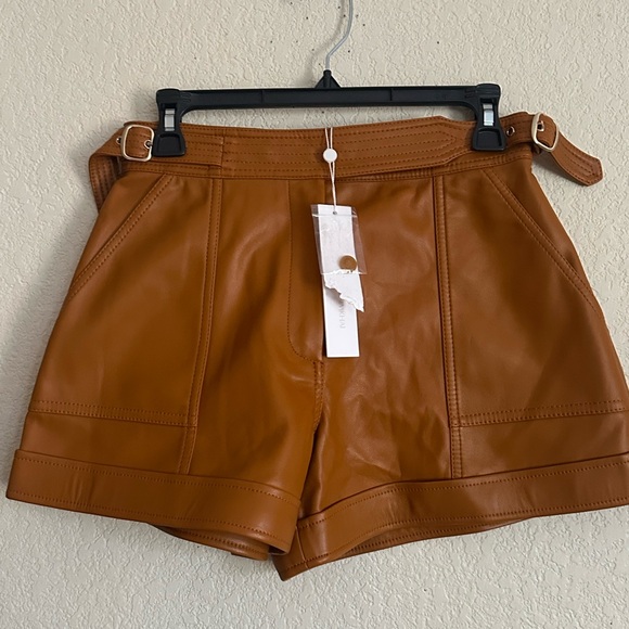 JONATHAN SIMKHAI Shorts Sz 6  Vegan Leather Cargo Pockets Belt NWT - Picture 3 of 5